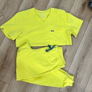 Figs Lifesaver Yellow Scrub Set- men’s medium